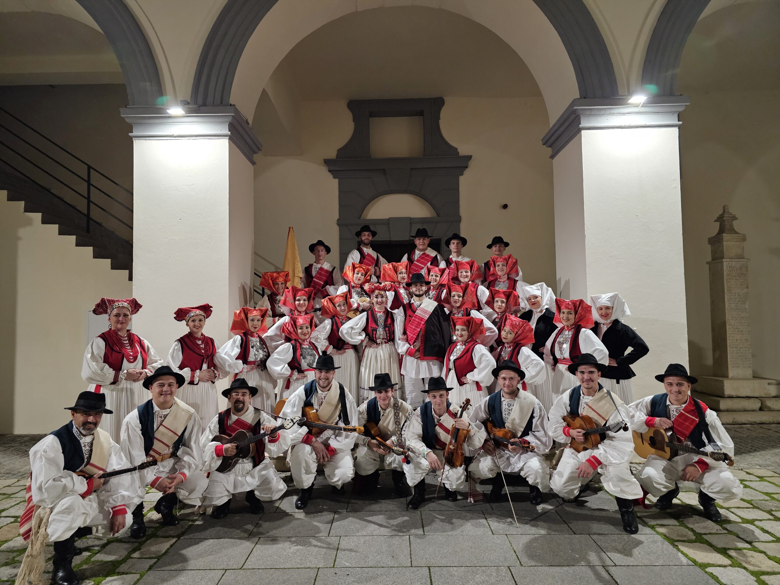 31. SUSRET HRVATSKIH FOLKLORNIH ANSAMBALA I IZVORNIH SKUPINA - Folklorni ansambl Matija Gubec